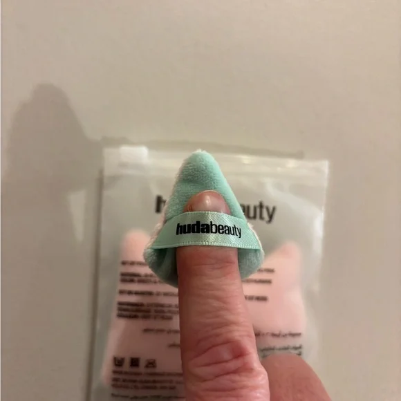 Huda Beauty Mint Makeup Sponge Set - Picture 3 of 4